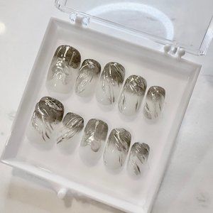 Hand-made light grey/silver party nail with abstract lines |Press on Nails| with